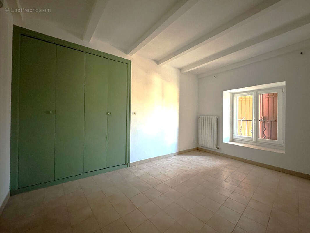 Immeuble Bagnols sur Cèze - 9 pièces - 178 m² - photo 7