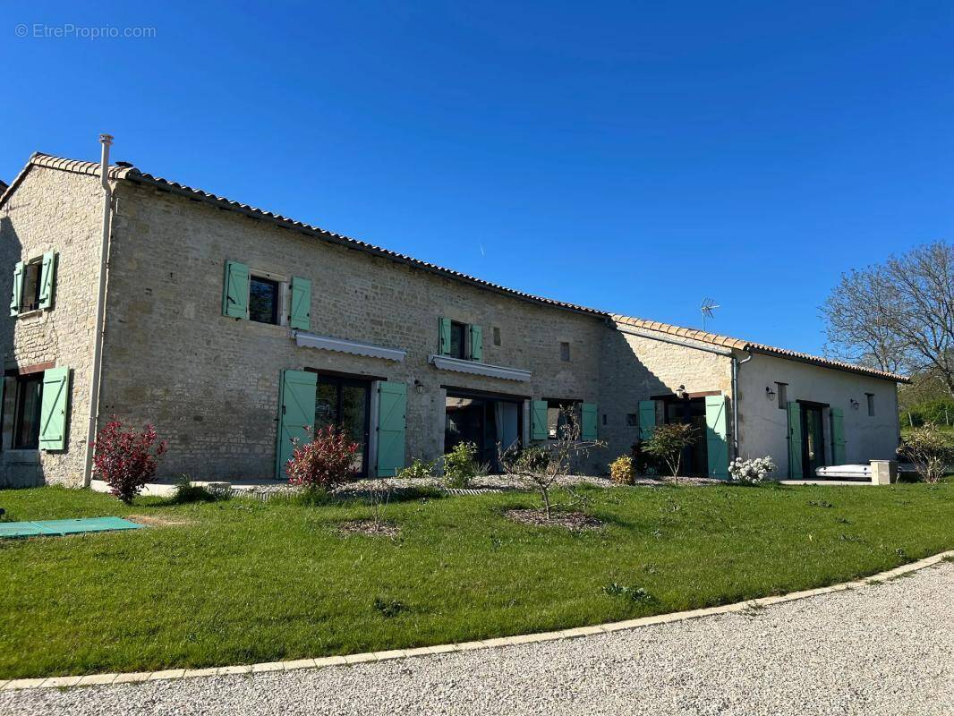 Maison à COULONGES-SUR-L'AUTIZE
