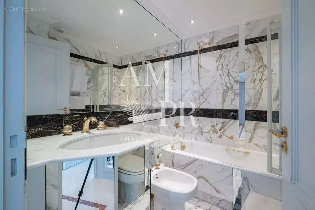 Appartement à VALLAURIS