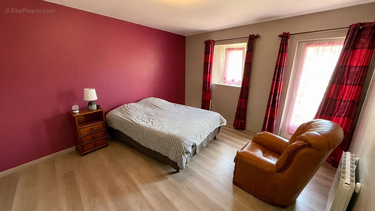 Corps de ferme - 116,14 m2 - terrain de 2400 m2 - GUILERS - photo 3