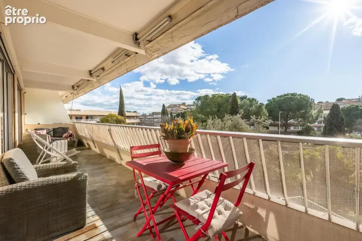 Appartement - 5 pièces 111 m2 - Terrasse - Cave - Garage - Piscine - Tennis - Parc - Proche Parc Montcalm - Tram Ligne 5 - photo 2