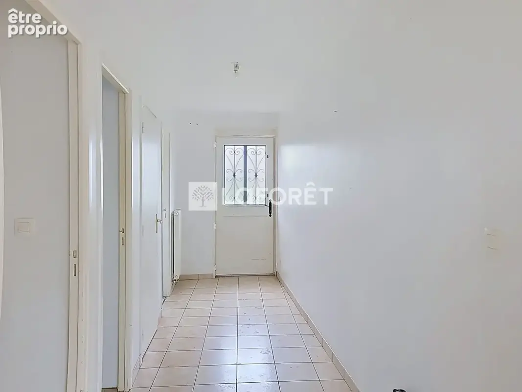 Maison  5 pièces 120 m2 à Bains - photo 7