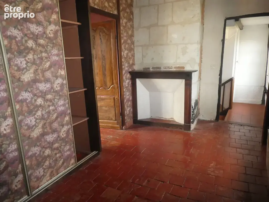 Maison Pont L Eveque, 2 chambres et grenier sur la totalité, travaux à prévoir. - photo 2