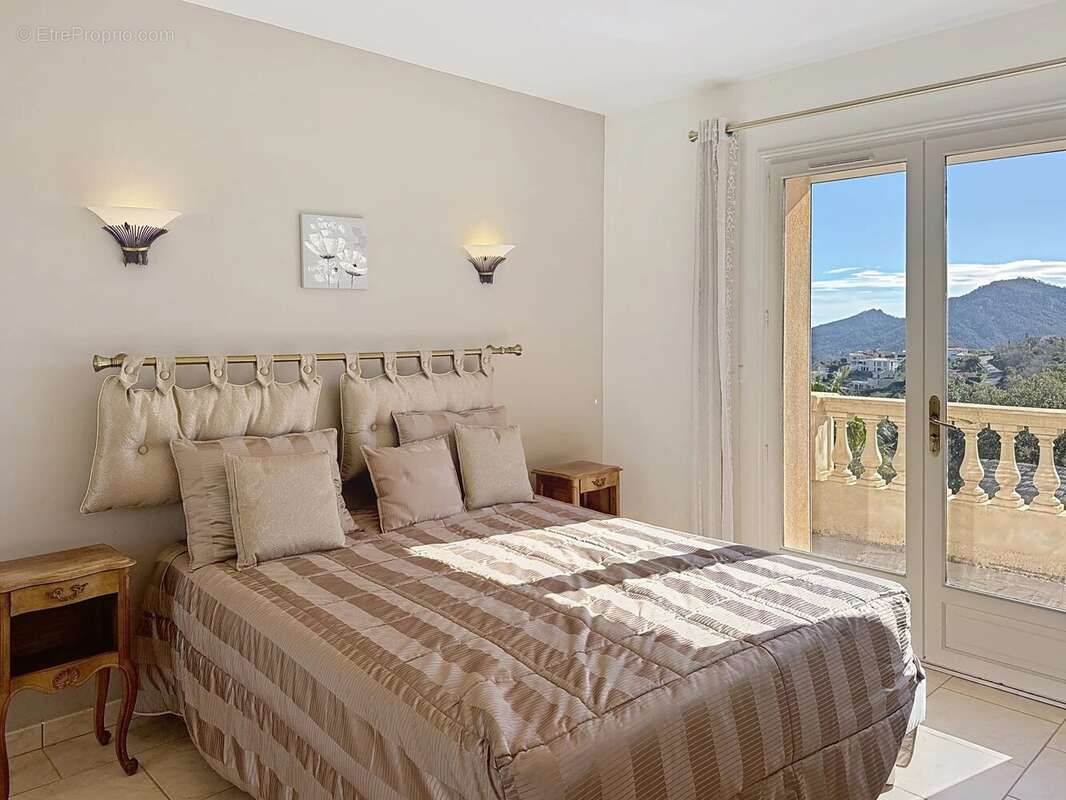 Maison à LES ADRETS-DE-L'ESTEREL