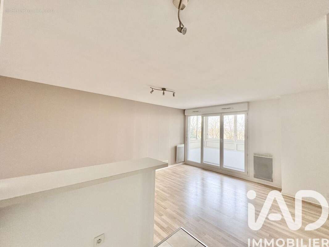 Photo 2 - Appartement à COMBS-LA-VILLE