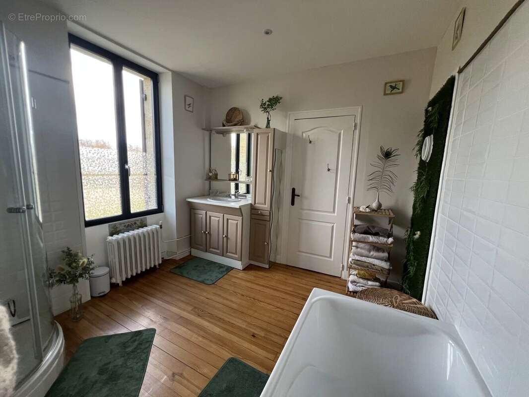 Maison à SAINT-SEURIN-DE-PRATS