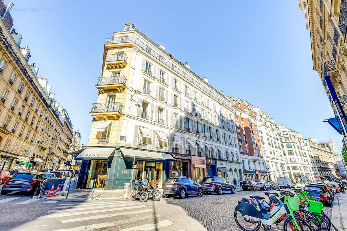 Appartement à PARIS-8E