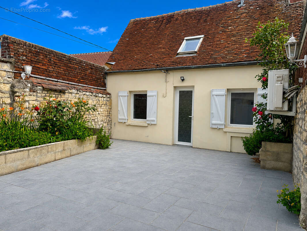 Maison à LA NEUVILLE-ROY