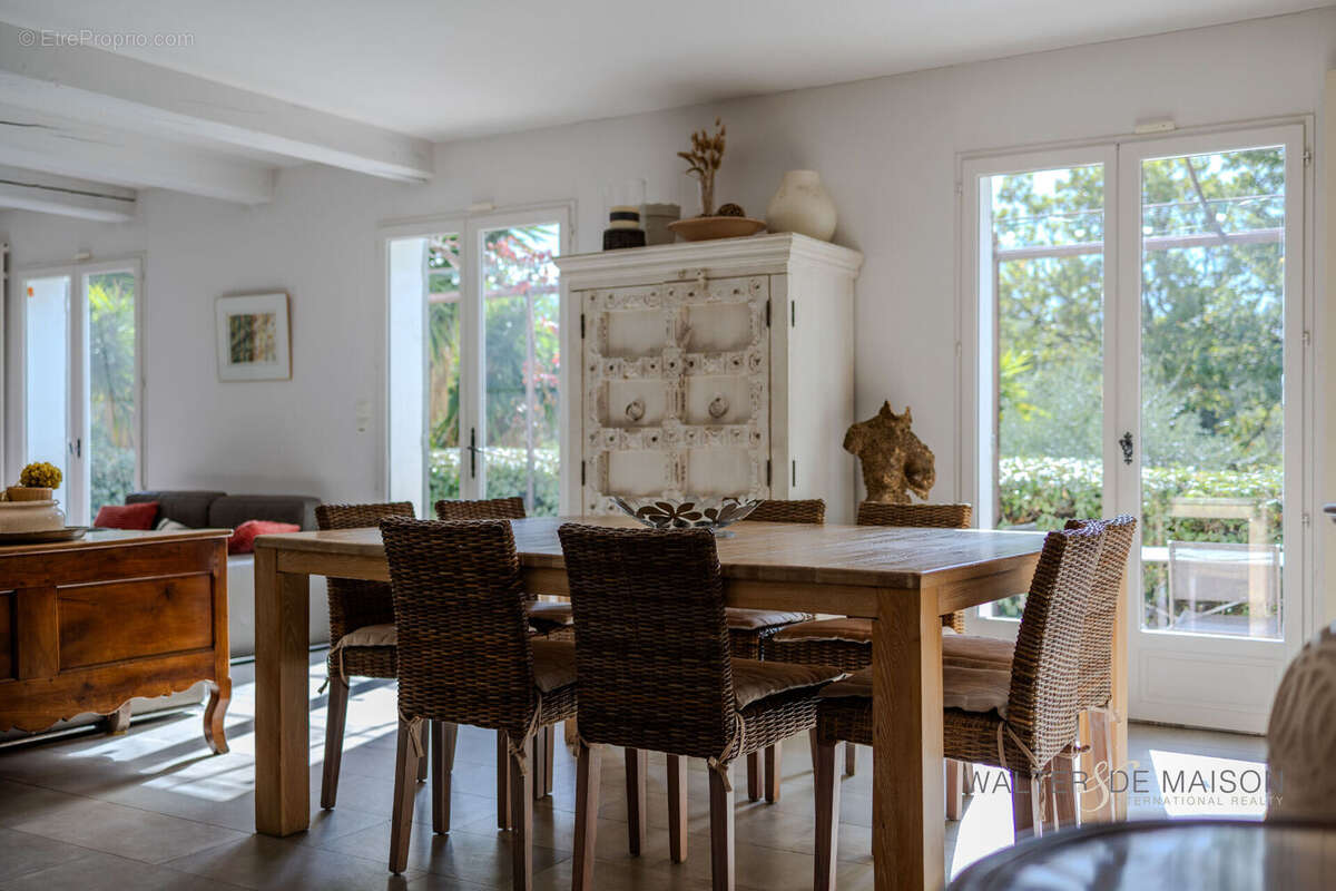 Maison à LE REVEST-LES-EAUX