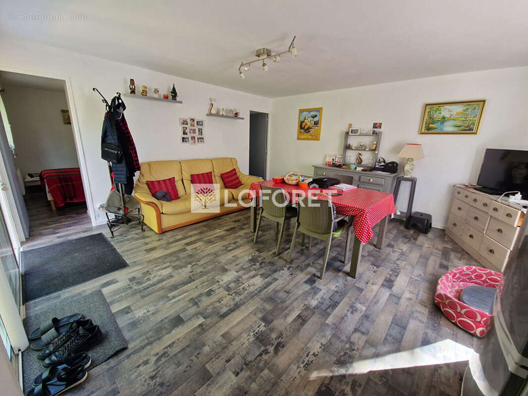 Maison à ESSERTENNE-ET-CECEY