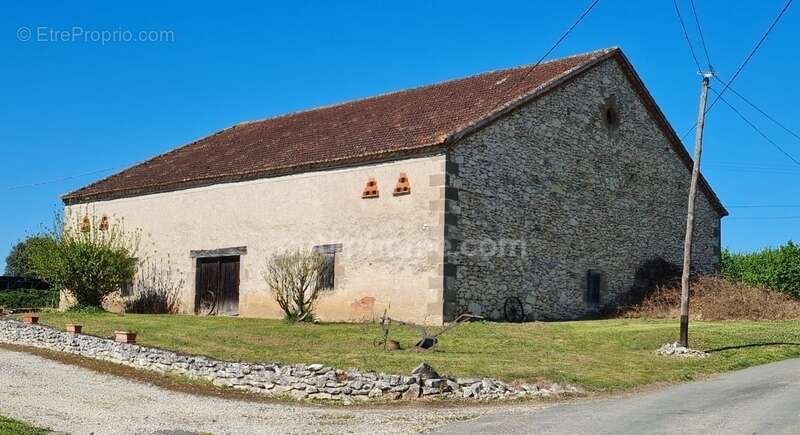 Maison à SAVIGNAC-SUR-LEYZE