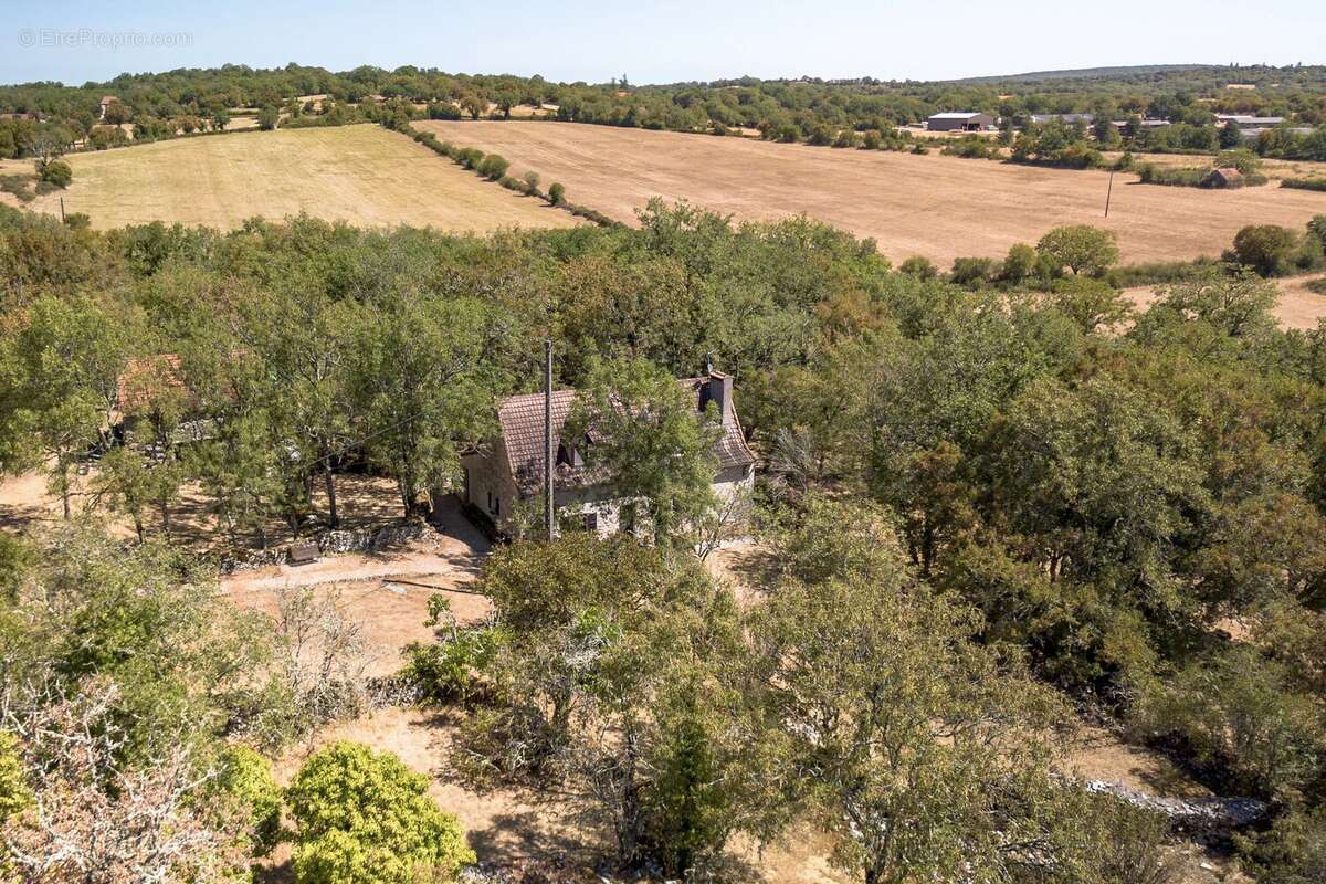 Secteur Causses du Quercy: charmante maison en pierre avec piscine et 2 granges - photo 20