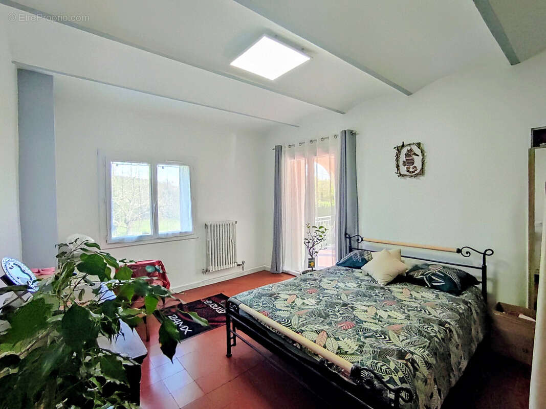 Saint-ambroix   propriété avec 2 maisons, revenu locatif, 8 000 m2 et rivière - photo 11
