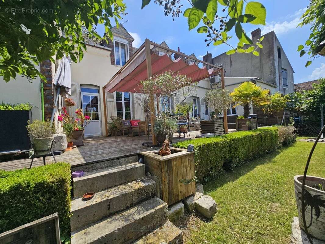 Maison à FERRIERES-EN-GATINAIS