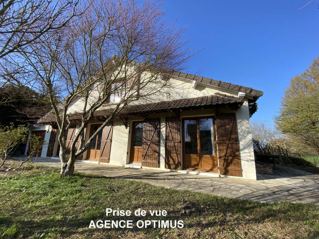 Maison à VILLENEUVE-LA-GUYARD