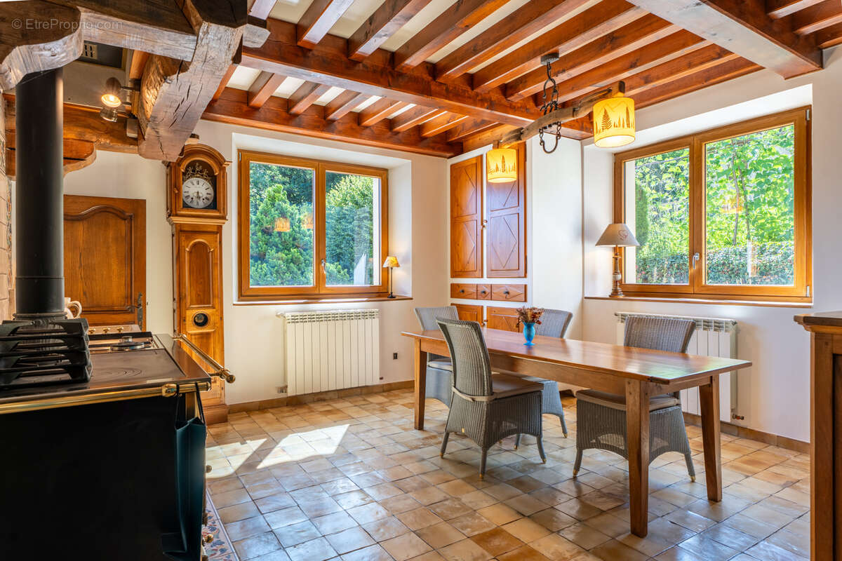 Le Noyer - Ferme rénovée de caractère - potentiel de 336m2 habitable - 2.630m2 de terrain plat - photo 8