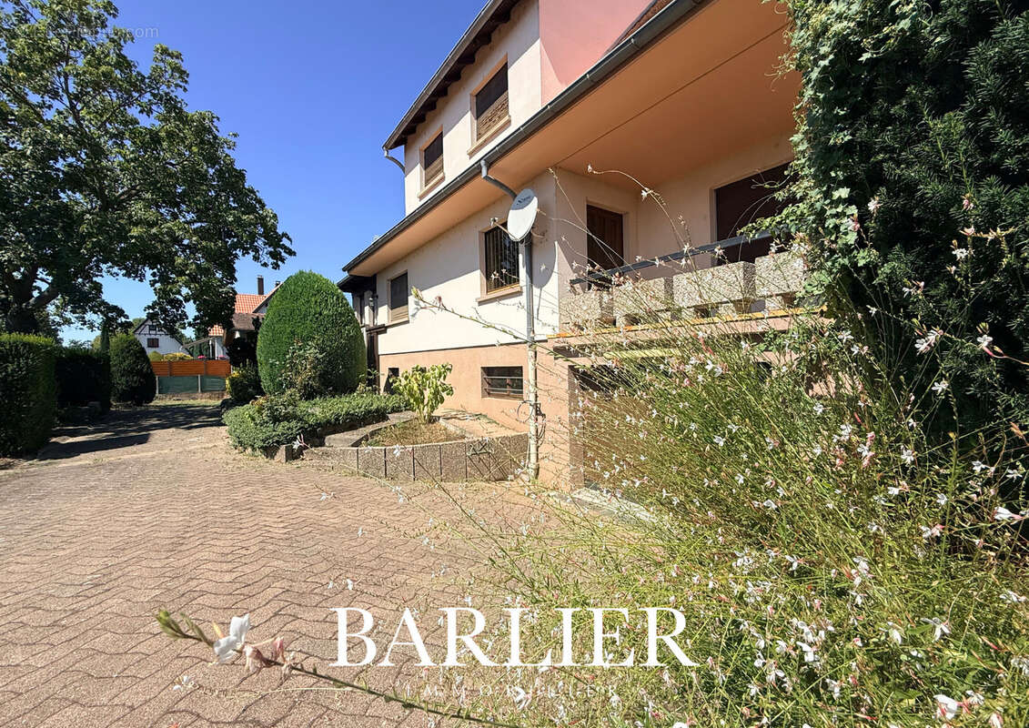 Maison familiale de 212 m2 sur 762 m2 de terrain avec garage et jardin - photo 12