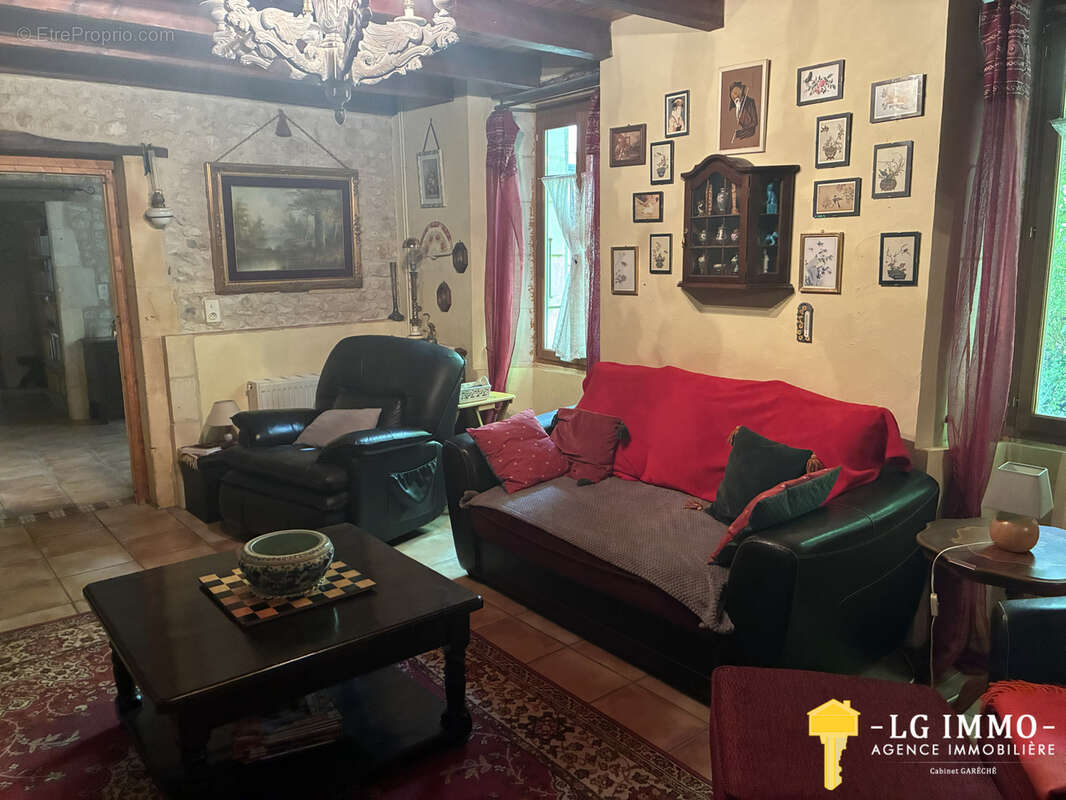 Belle maison familiale de 315 m2,  4 chambres, terrain 8000 m2, dependances - photo 7