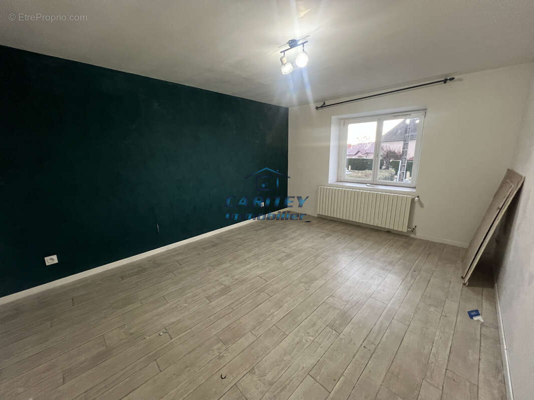 Maison 4 chambres sur 8 ares de terrain - FROIDECONCHE 70300 - photo 4