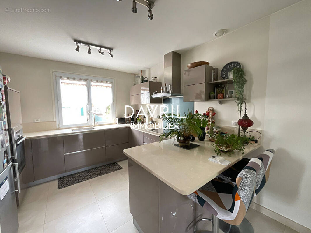 Maison à MAURECOURT