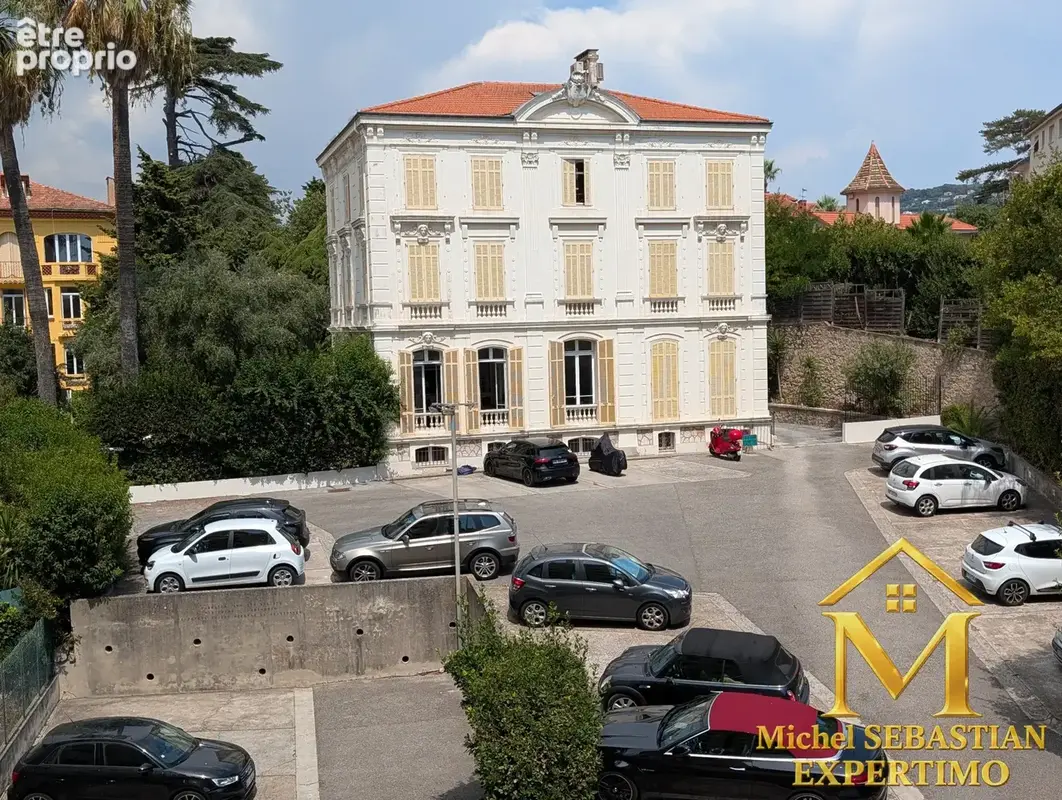 EXCLUSIVITE ! Appartement 3P rénové avec parking et cave - Centre Ville - photo 10