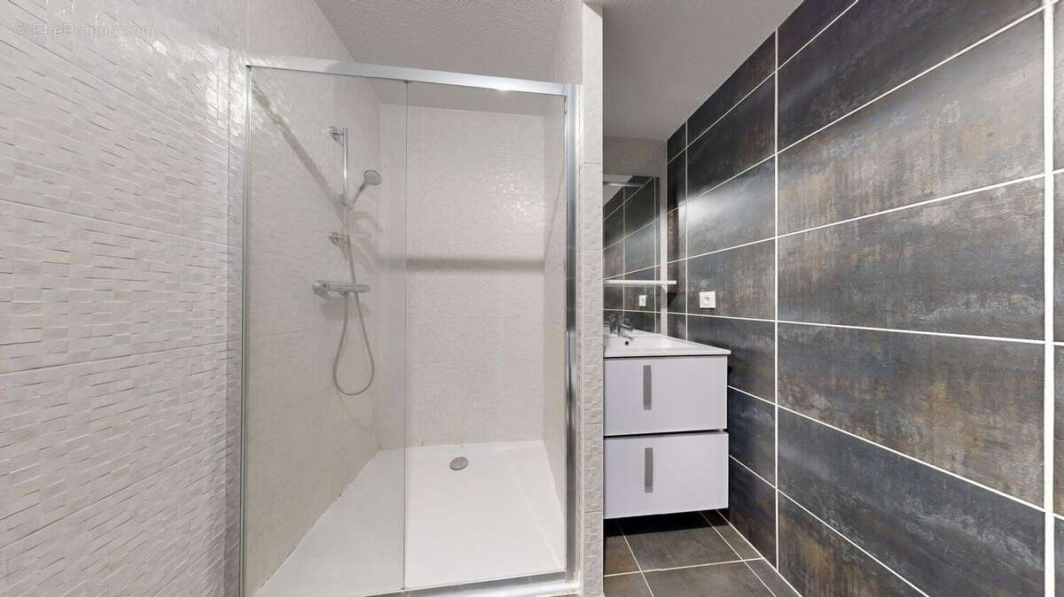 AppartementavecdeuxbalconsetparkingensoussolLaTest - Appartement à LE BOUSCAT