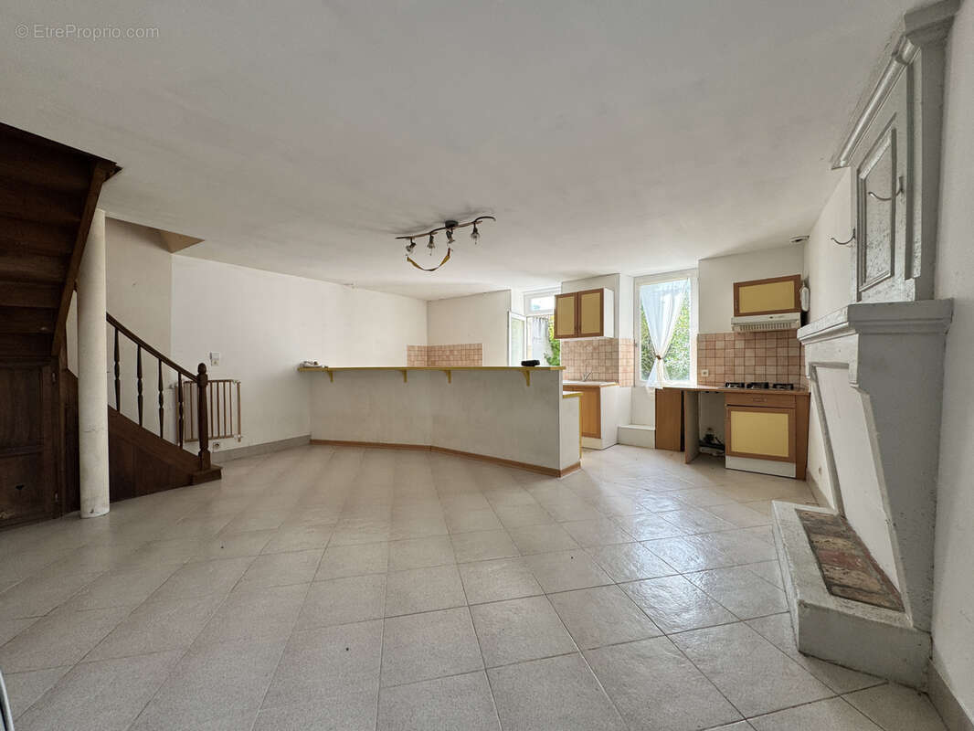 Maison à BARBEZIEUX-SAINT-HILAIRE