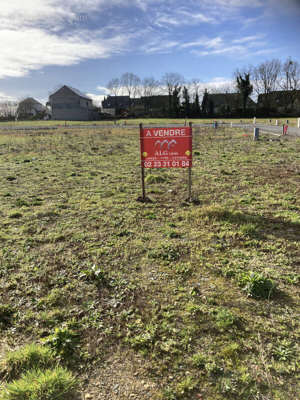 Terrain à LE THEIL-DE-BRETAGNE
