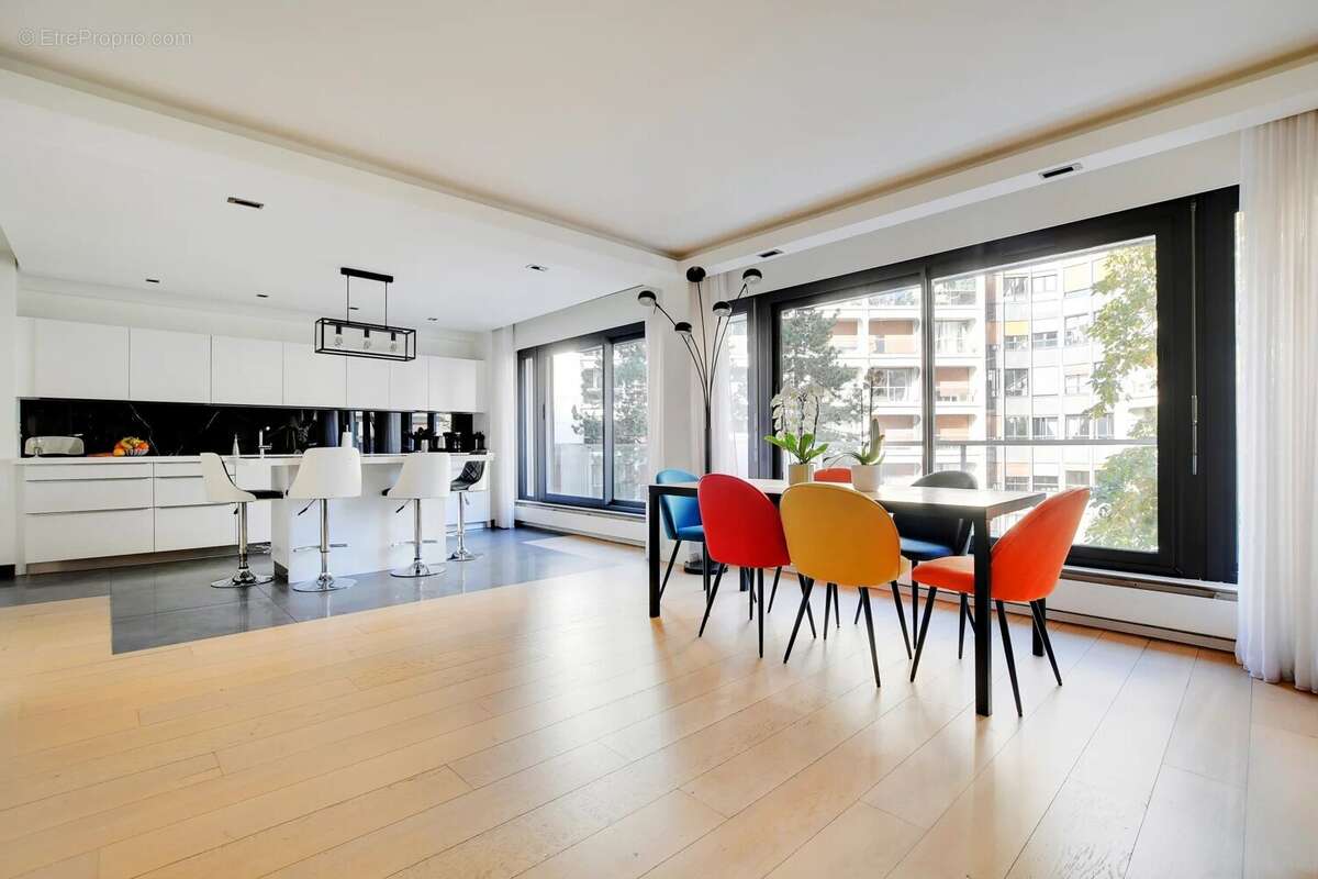 Appartement à PARIS-16E