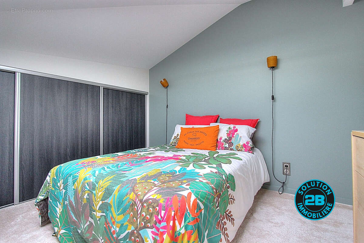 CHAMBRE 02 1er étae - Appartement à CHALLES-LES-EAUX