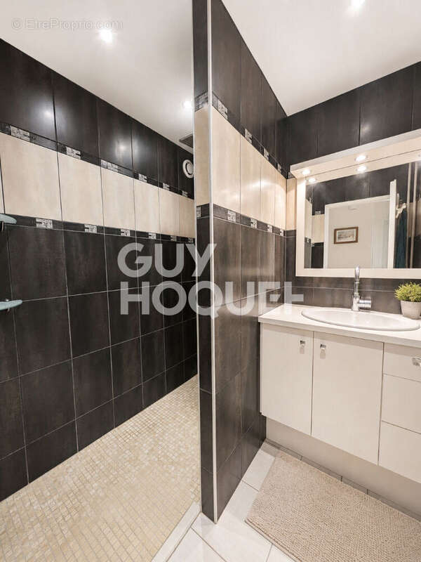Appartement à DECINES-CHARPIEU