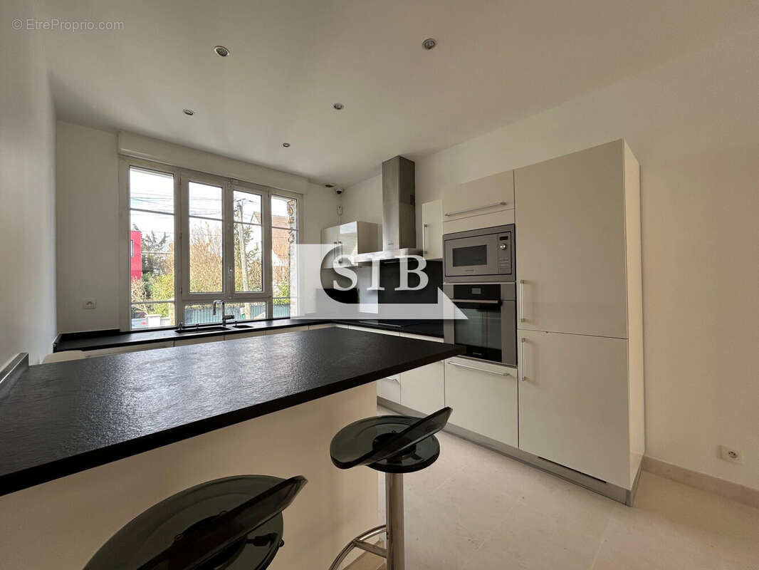 Maison à VERRIERES-LE-BUISSON