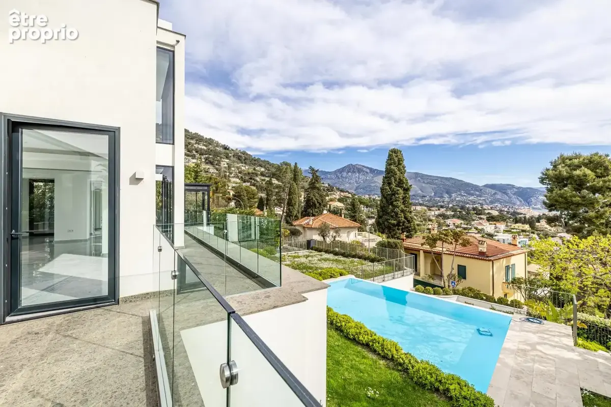 Roquebrune-Cap-Martin - Exceptionnelle villa 350m² 4 chambres, piscine, vue mer panoramique - photo 4
