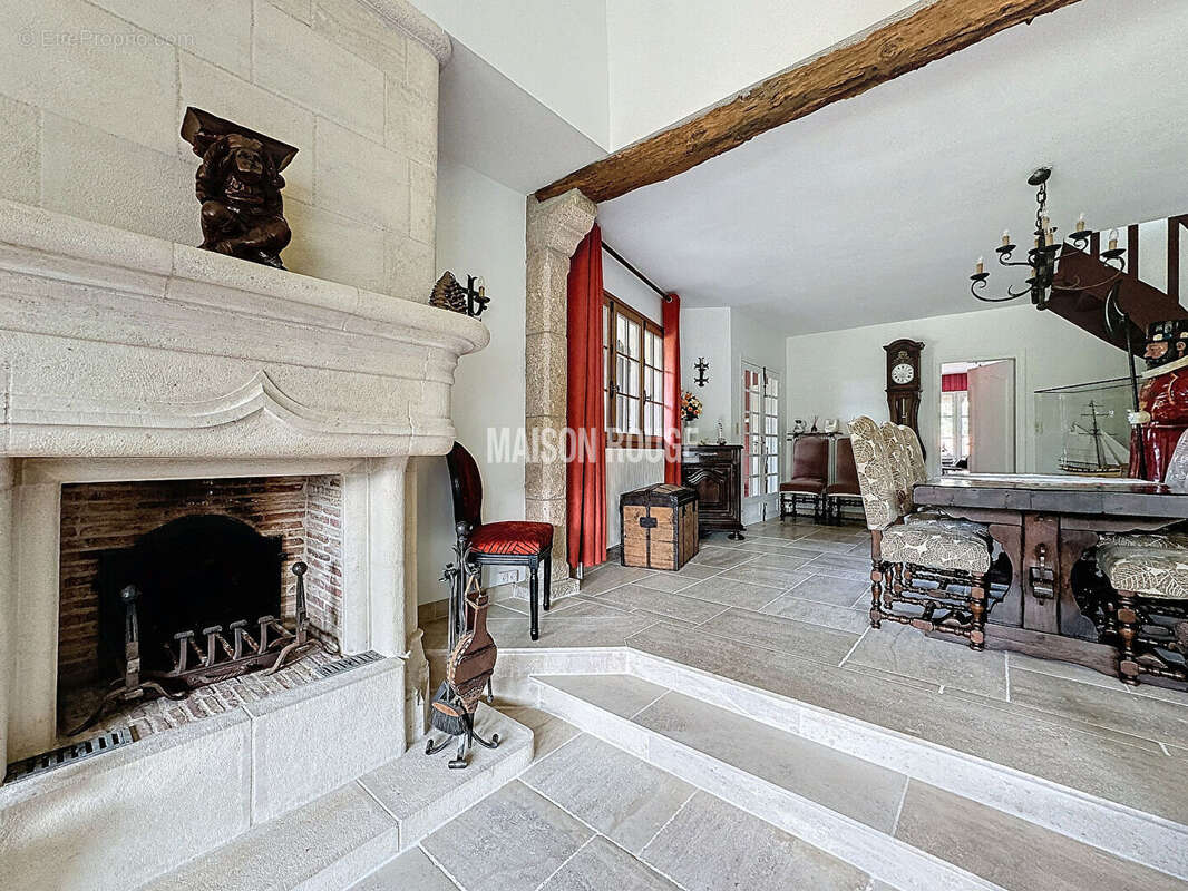 Maison à LE MESNIL-SAINT-DENIS