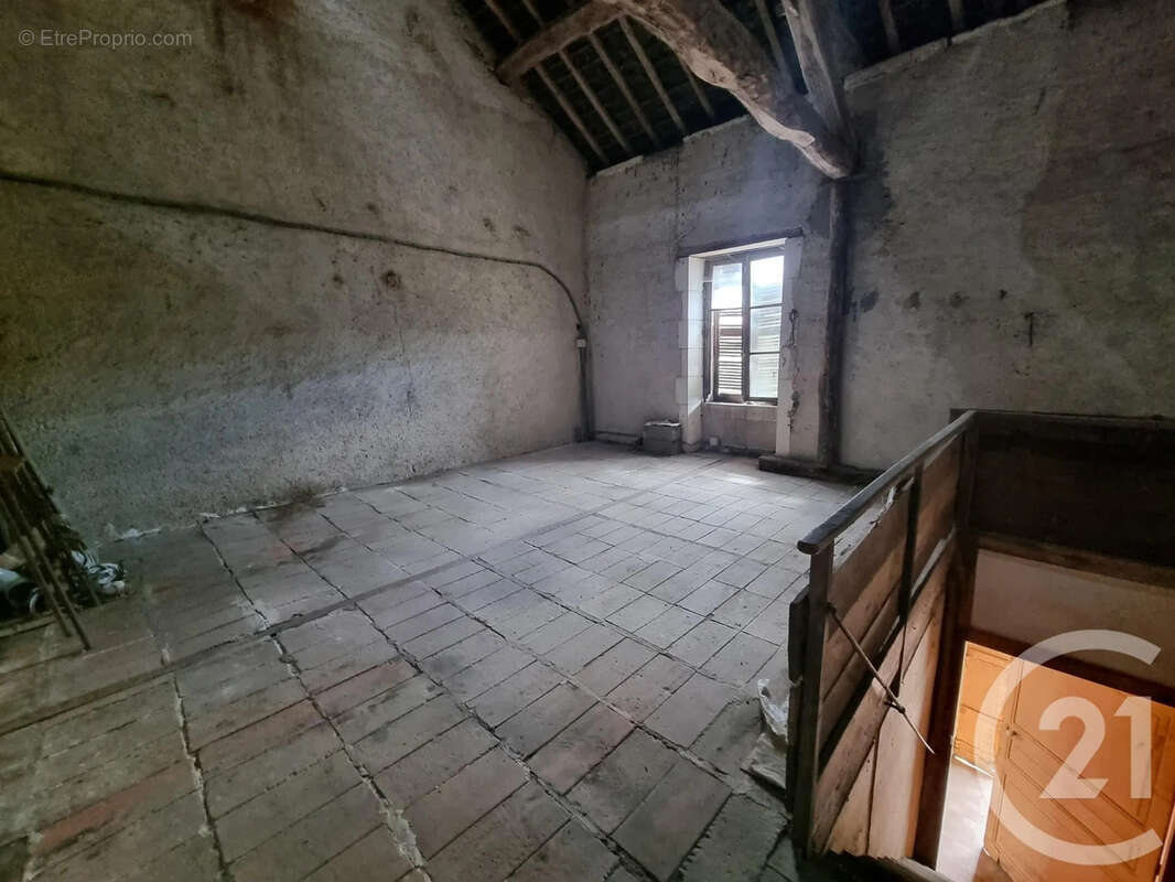 Maison à CORVOL-D'EMBERNARD