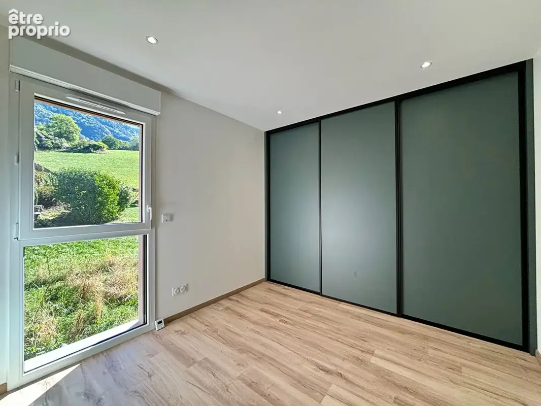 T3 récent en duplex avec vue montagnes - photo 9