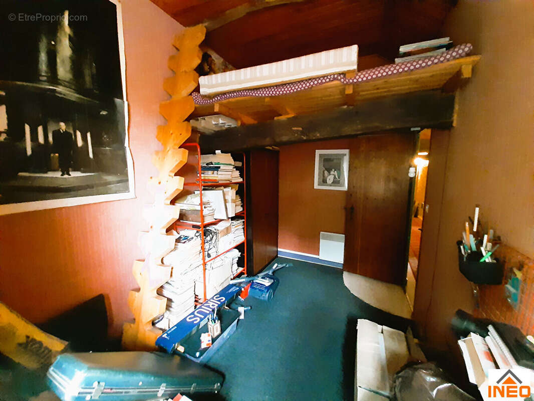 Maison à MONTREUIL-LE-GAST