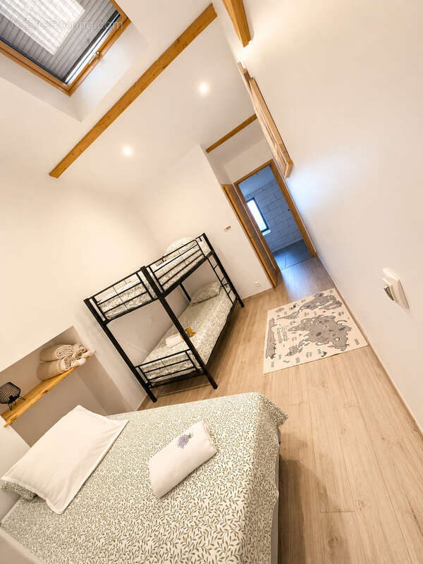Maison 152 m² à Saint-Julien-Molin-Molette  - photo 6