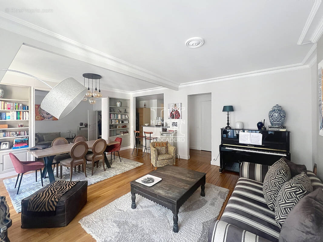 Appartement à PARIS-16E