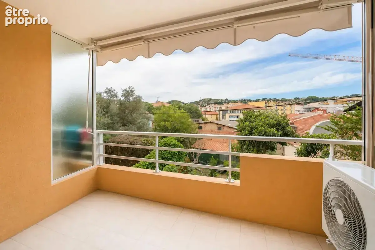 Appartement à VALLAURIS