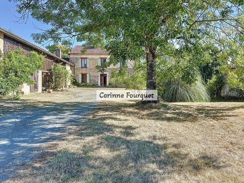 Maison de Maître avec Dépendances - Gîte - Piscine - Parc - photo 1