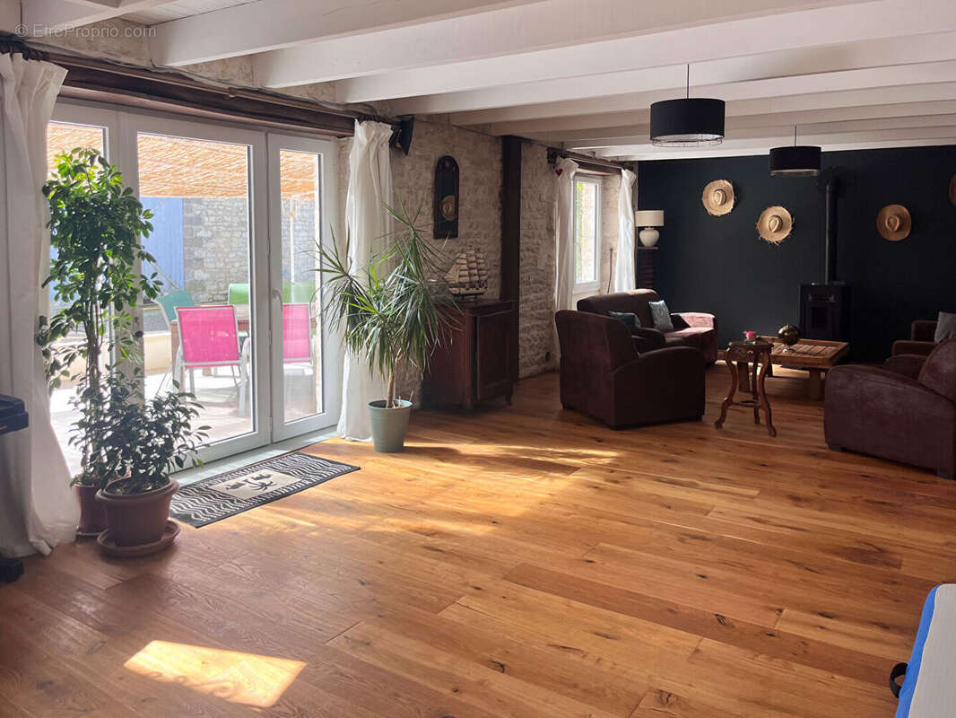 Maison à SAINT-MEDARD-D'AUNIS