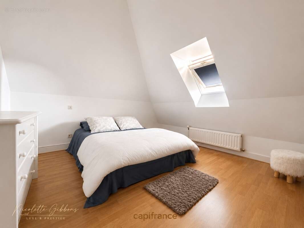 Jolie maison en pierres avec petites dépendances - photo 12