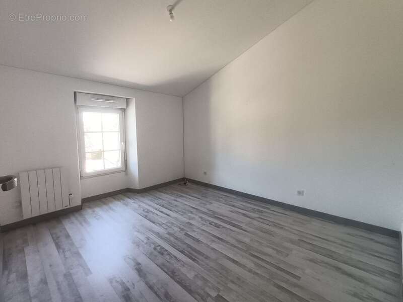 Maison à SAINT-MARTIN-LACAUSSADE