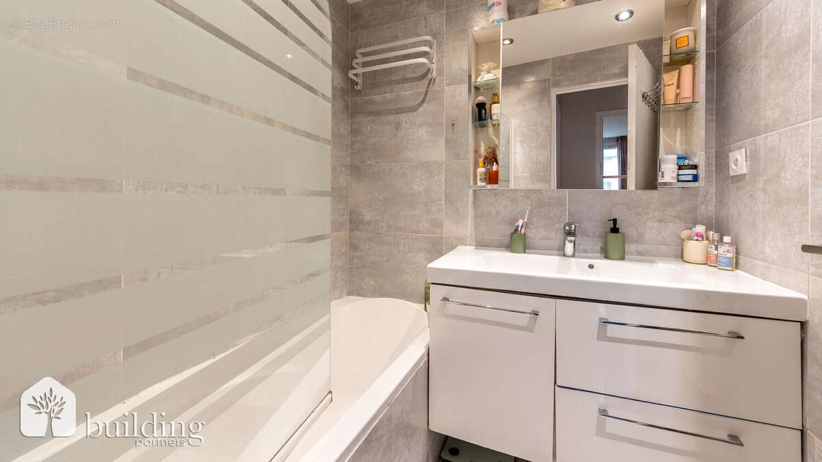 Appartement à PARIS-17E