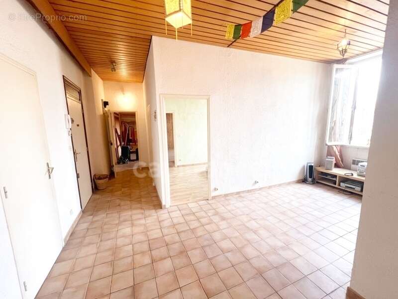 Appartement bourgeois à vendre 3 pièces 2 chambres 77m2 porte de la Saunerie MANOSQUE (04) - photo 2