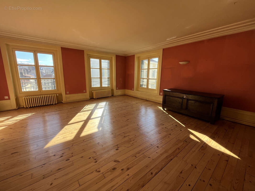 Appartement à SAINT-ETIENNE