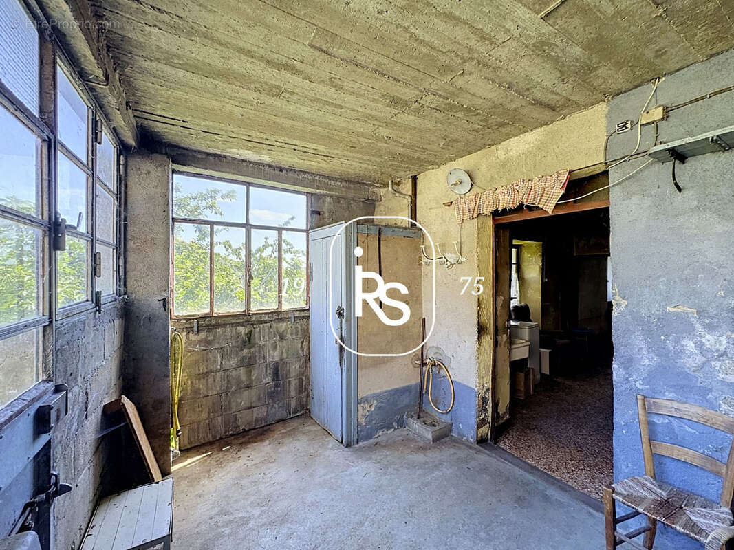 Maison de village à rénover avec terrain, garage et atelier - photo 13