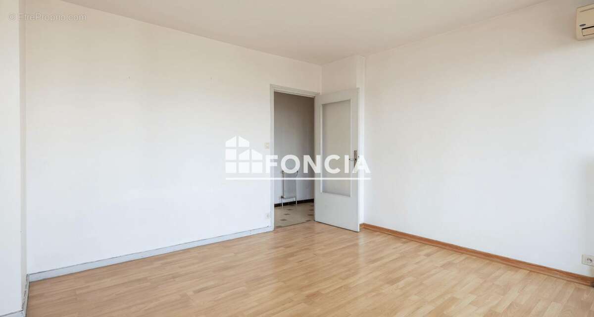 MEYLAN, Secteur Ayguinards, T3 de 56 m2 au 4ème étage avec balcon - photo 3
