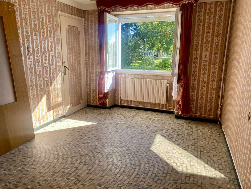 Maison à LA BREILLE-LES-PINS